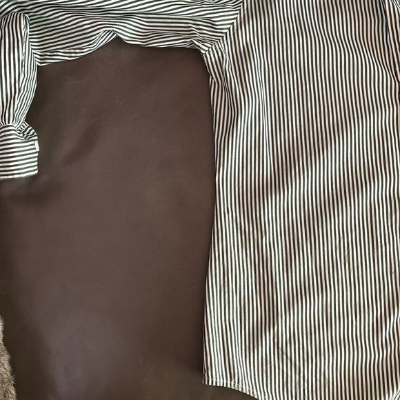 Ann Taylor black and white button down - Picture 3 of 3
